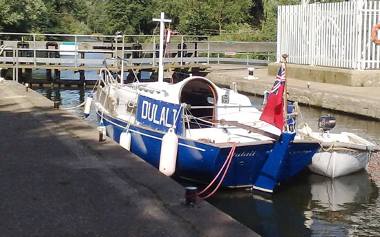 Dulali and tender at East Farleigh Lock