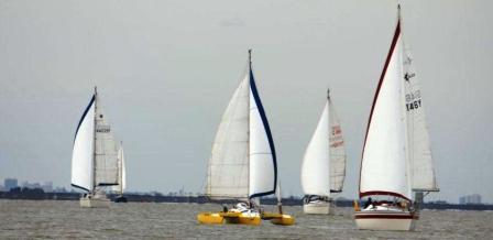 Hoo Ness boats leaving Burnham, May 2009